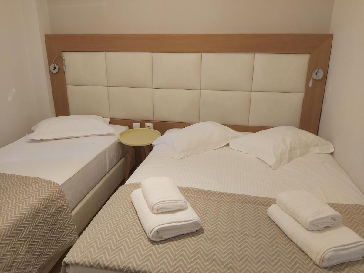 Villa Roussa City Center Fira  Bagian luar foto