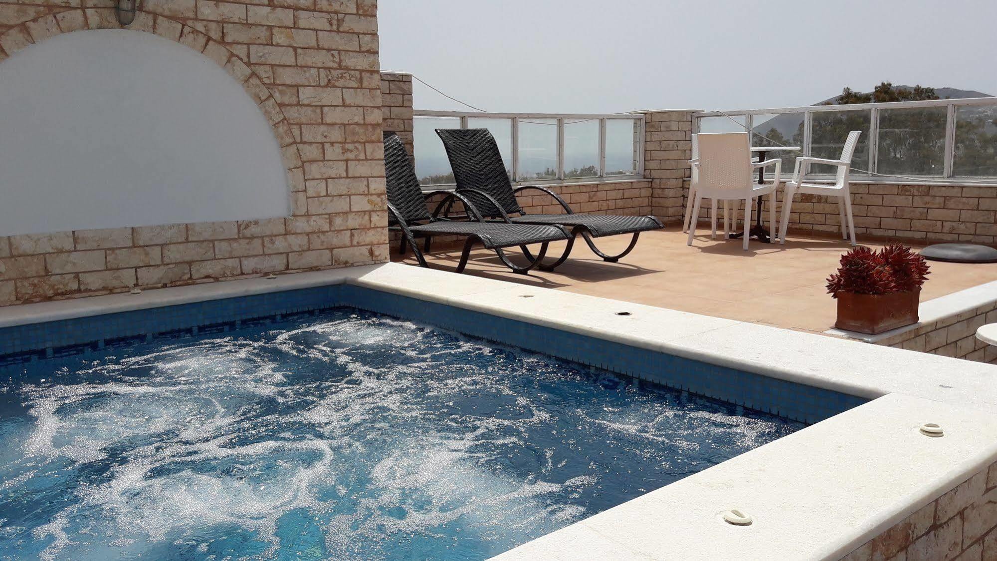 Villa Roussa City Center Fira  Bagian luar foto